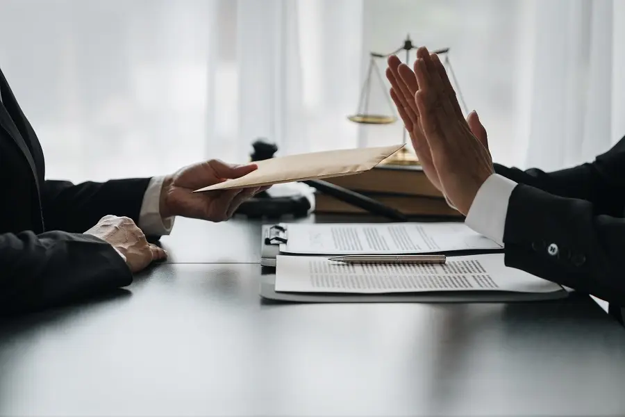 Insurance Settlement Problems - Review Offers Before Accepting Payment